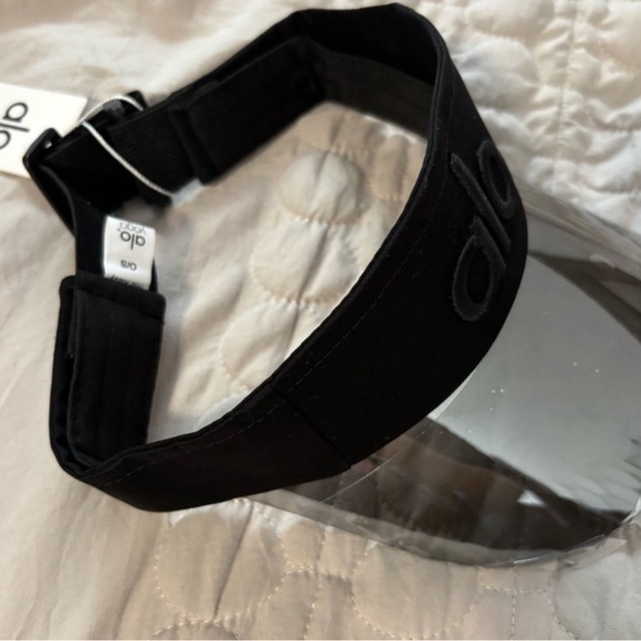 ALO Yoga Black air lift visor - Picture 1 of 3